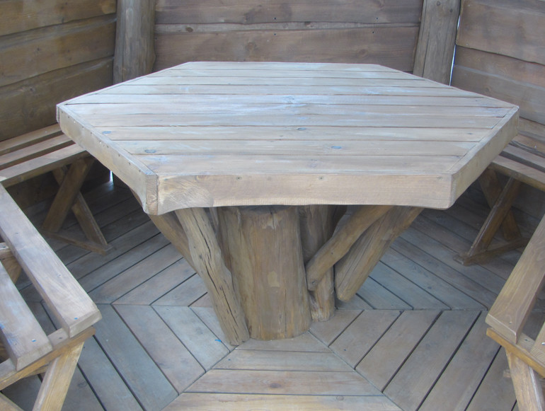 Altán přírodní - kulatina. včetně podlahy, stolu a laviček, typ 3 (4)